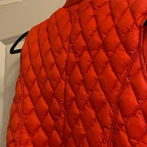 Michael Kors insulating down and boasts a knit-detailed collar for extra warmth